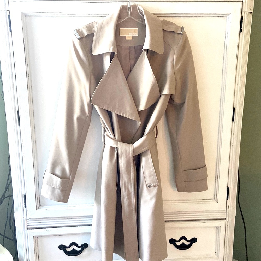 Beautiful Michael Kors trench coat, size XS